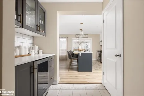 240 WILD ROSE Dr, Gravenhurst, ON P1P 0B4