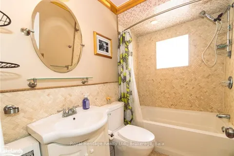 15591 35, Algonquin Highlands, ON K0M 2K0