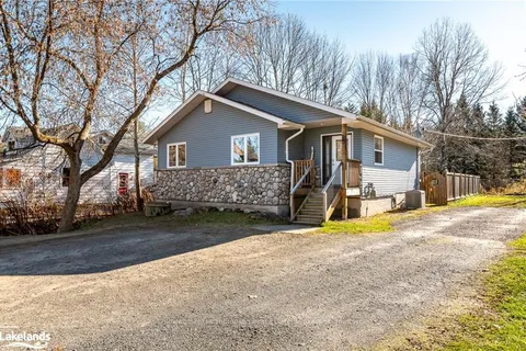 25 EAST ELLIOTT St, Huntsville, ON P1H 1W7