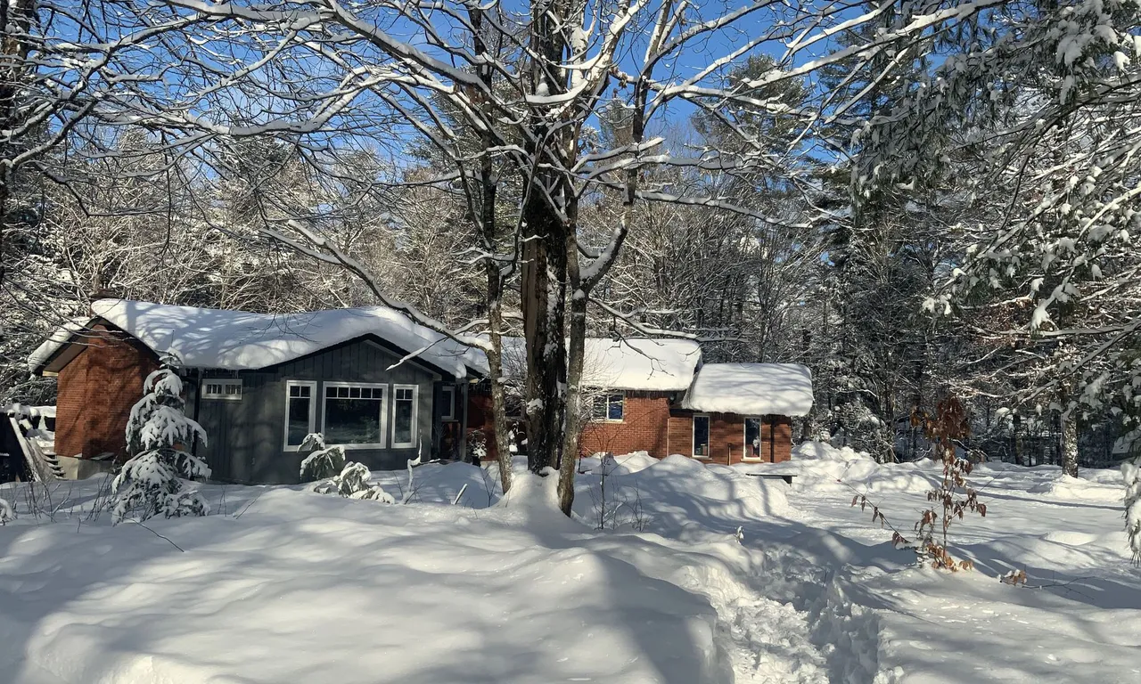 28 TALL PINE Rd, Huntsville, ON P0B 1L0