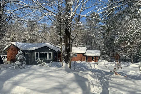 28 TALL PINE Rd, Huntsville, ON P0B 1L0