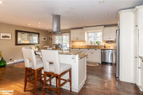 28 TALL PINE Rd, Huntsville, ON P0B 1L0