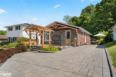 20 COLWILL Dr, Elliot Lake, ON P5A 2Z7