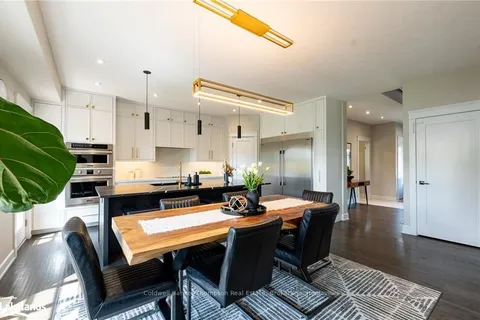 69 SELKIRK Dr, Huntsville, ON P1H 2N8