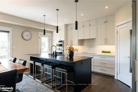 69 SELKIRK Dr, Huntsville, ON P1H 2N8