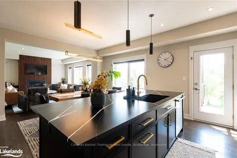 69 SELKIRK Dr, Huntsville, ON P1H 2N8