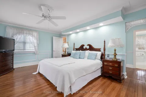 25 Prinyers Cove Crescent, Prince Edward County, ON K0K 2T0