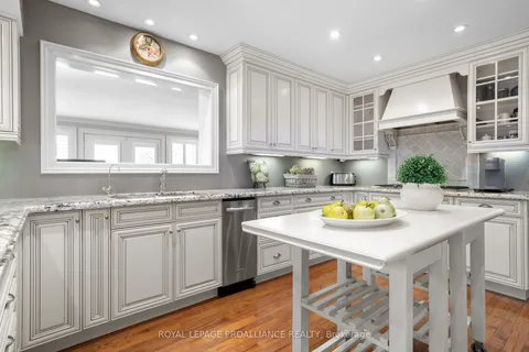 25 Prinyers Cove Crescent, Prince Edward County, ON K0K 2T0