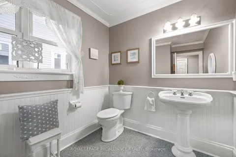25 Prinyers Cove Crescent, Prince Edward County, ON K0K 2T0