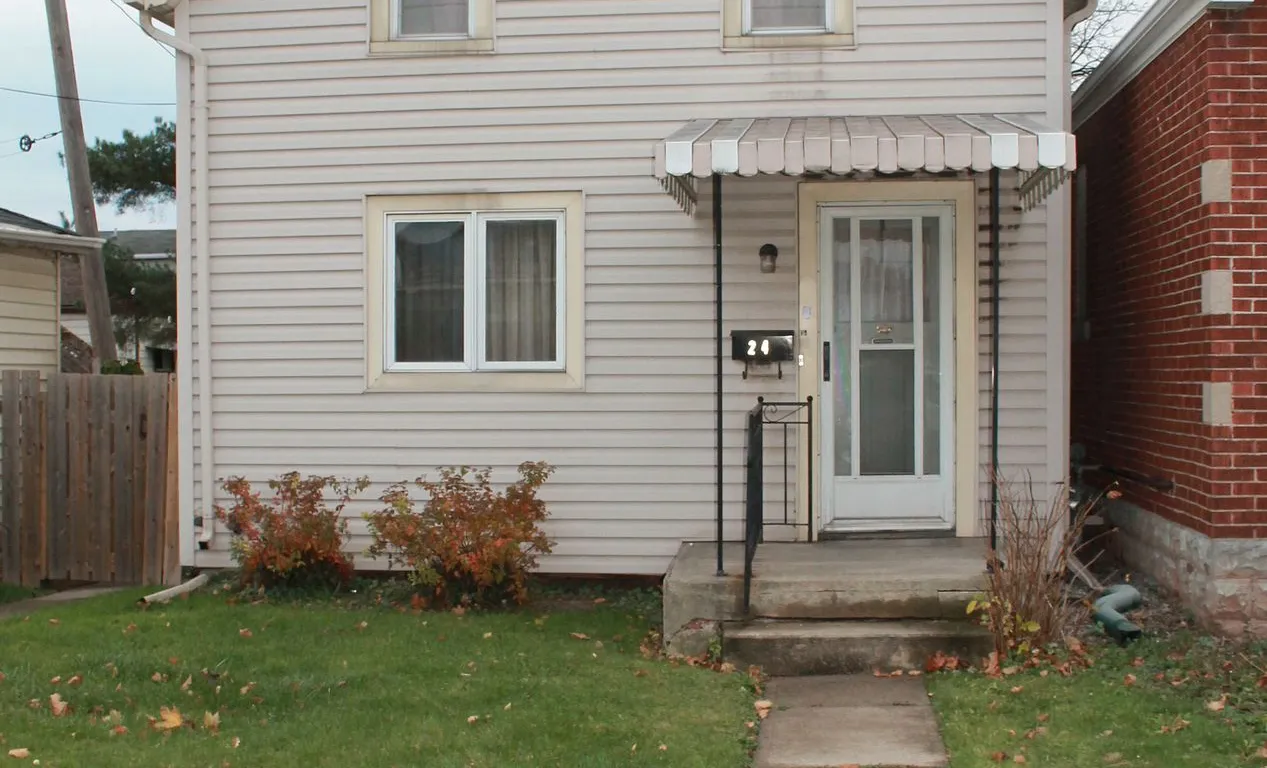 24 Carlisle St, Hamilton, ON L8H 4C3