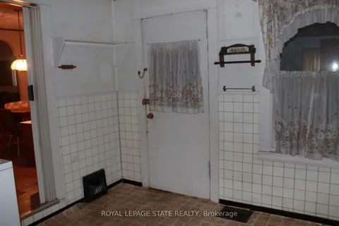 24 Carlisle St, Hamilton, ON L8H 4C3
