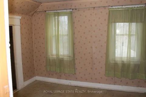 24 Carlisle St, Hamilton, ON L8H 4C3
