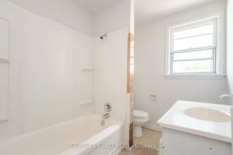 62 Pine St, Thorold, ON L2V 2N9