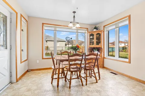 530 Canterbury Cres, Kingston, ON K7M 6X1