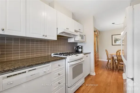 949 MARKWICK Cres, Orleans - Cumberland and Area, ON K4A 4J1