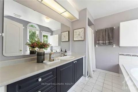 20 FORESTGLADE Cres, Hunt Club - South Keys and Area, ON K1G 5X3