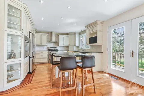 1664 ST BARBARA St, Blossom Park - Airport and Area, ON K1T 1L9