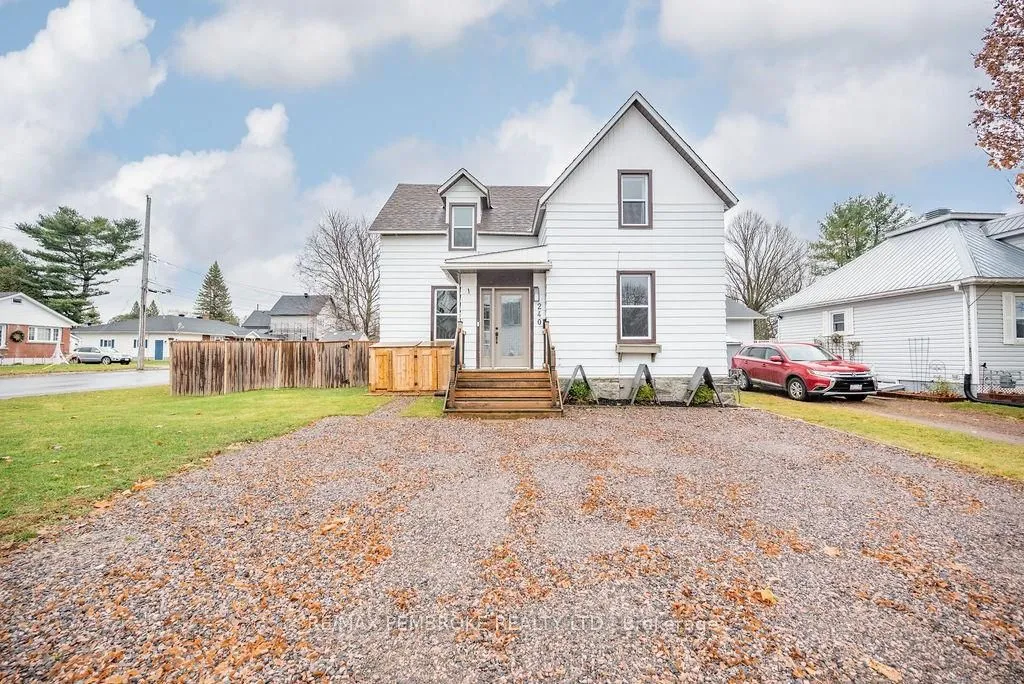 240 IRVING St, Pembroke, ON K8A 2S6