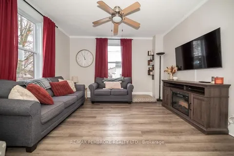 240 IRVING St, Pembroke, ON K8A 2S6