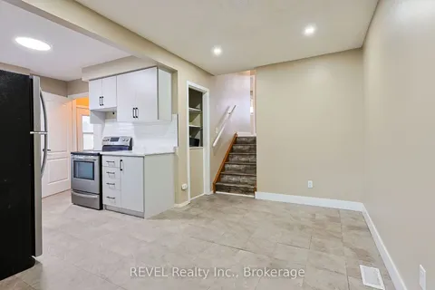 379 First Ave, Welland, ON L3C 5R3