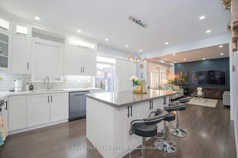 51 Burgess Cres, Brantford, ON N3T 5L5