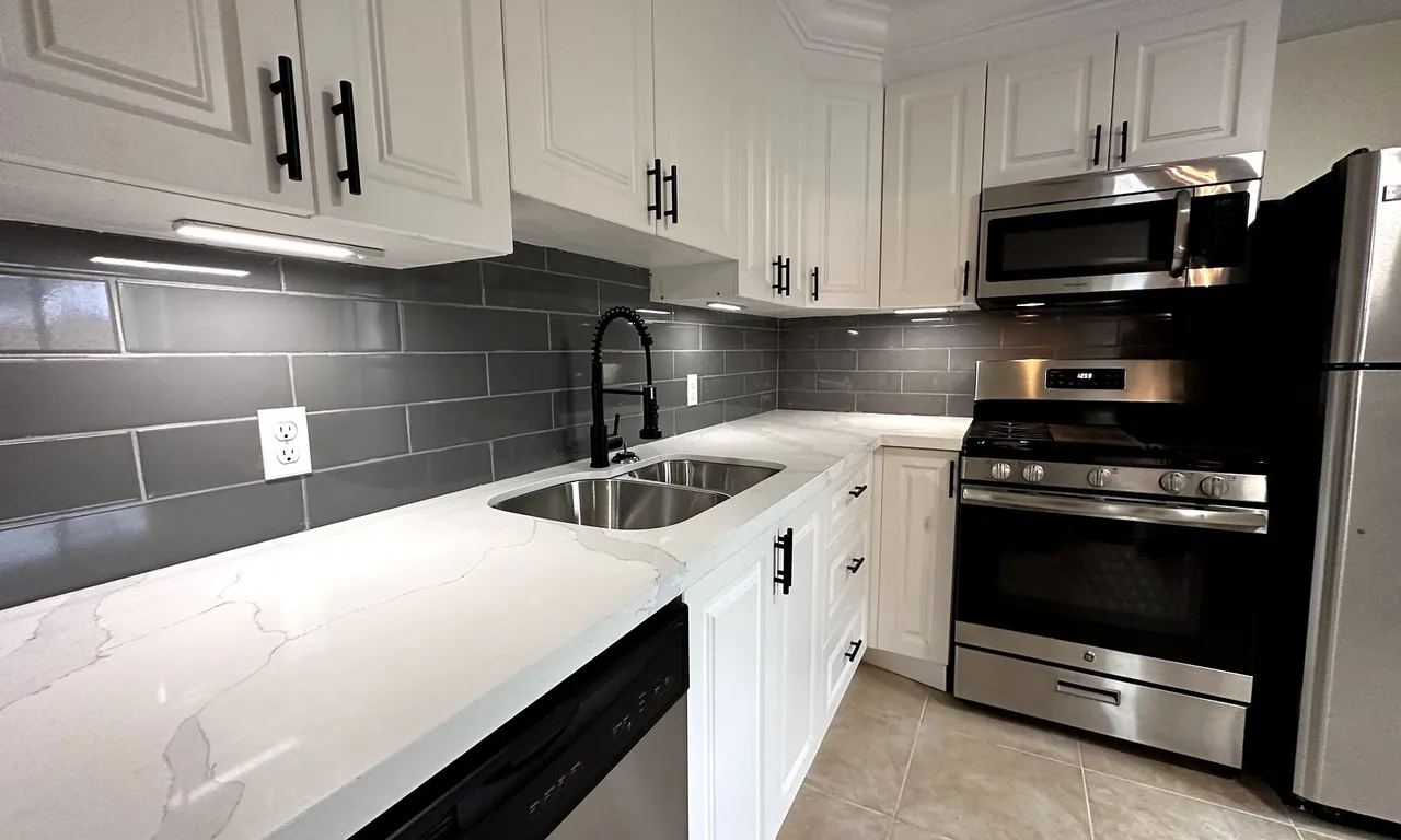 282-286 Queen St, Norfolk, ON N3Y 3Y9