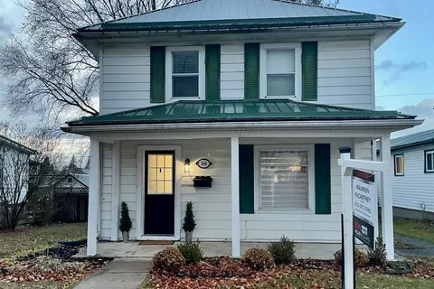 364 Brock St, Gananoque, ON K7G 1K6