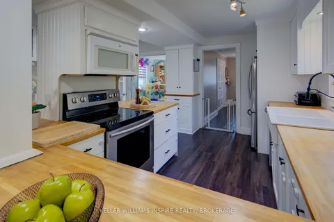 364 Brock St, Gananoque, ON K7G 1K6