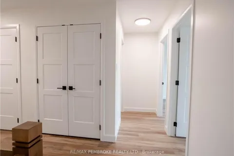 13 NORTHBROOK St, Petawawa, ON K8H 3N4