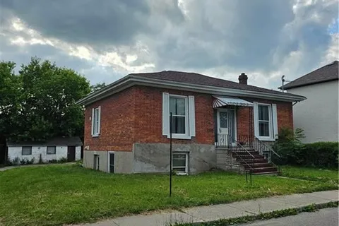 18 CHAPEL Street, Woodstock, ON N4S 3R1