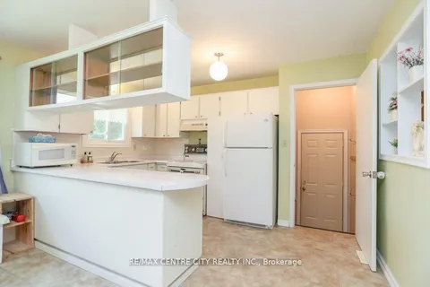 82 Fairview Ave, St. Thomas, ON N5R 4X6