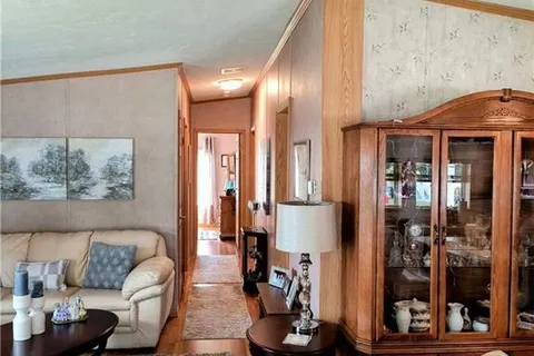 20 GEORGE Street, Strathroy-Caradoc, ON N7G 3P4