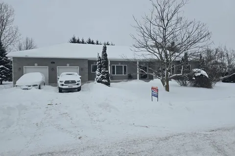 3023 ALICE St, Howick, ON N0G 1V0