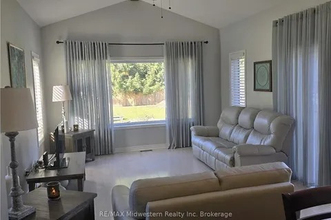 3023 ALICE St, Howick, ON N0G 1V0