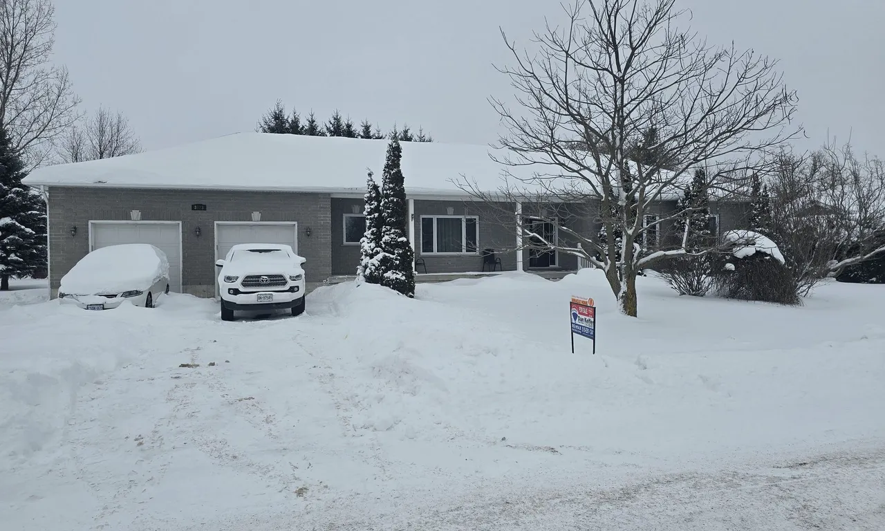 3023 ALICE St, Howick, ON N0G 1V0