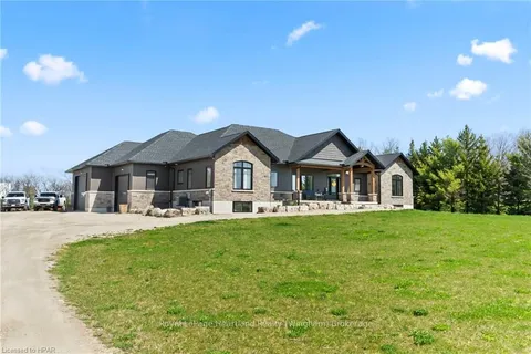 51 HIGHLAND Rd, Minto, ON N0G 1M0