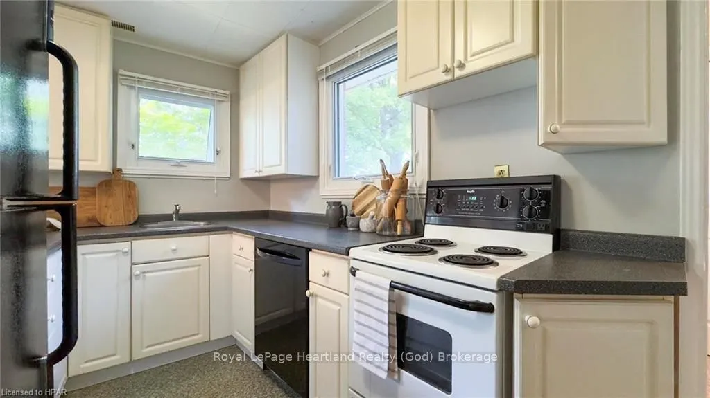 27 BLUEWATER Drive, ON N7A 3X8