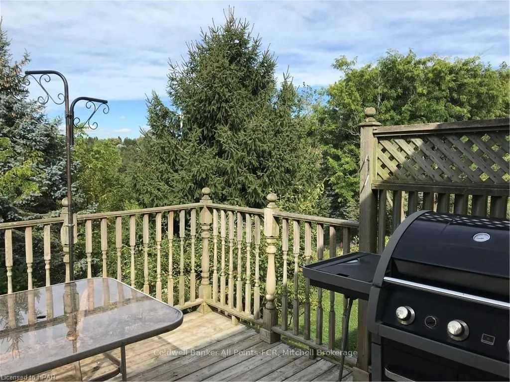 138 ATHLONE Crescent, ON N4Z 1H9