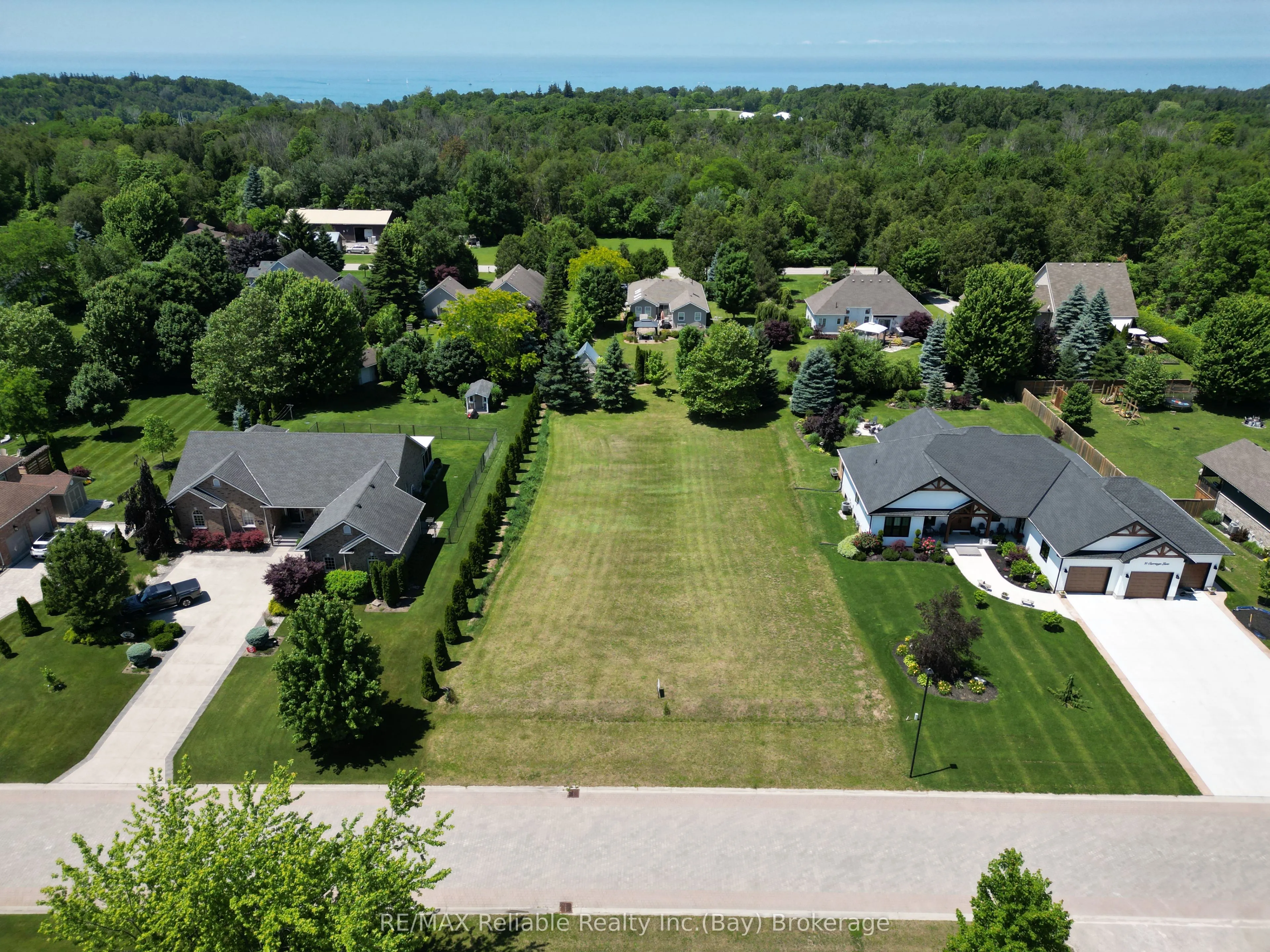 19 CARRIAGE Lane, Bluewater, ON N0M 1G0