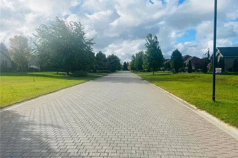 19 CARRIAGE Lane, Bluewater, ON N0M 1G0