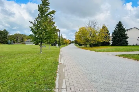 19 CARRIAGE Lane, Bluewater, ON N0M 1G0