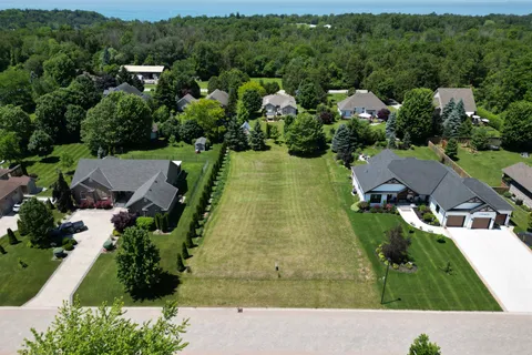 19 CARRIAGE Lane, Bluewater, ON N0M 1G0