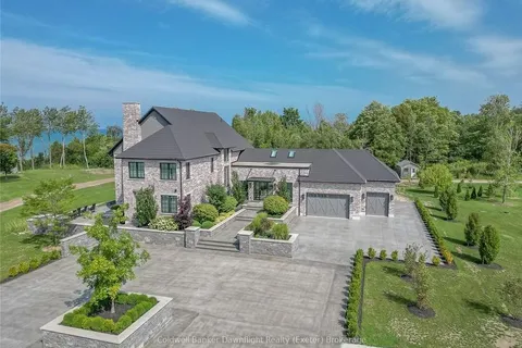 79585 COTTAGE Drive, Central Huron, ON N7A 3X8