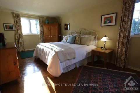 5 ERINLEA Crt, Country Place - Pineglen - Crestview and Area, ON K2E 7C8