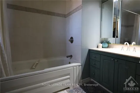 5 ERINLEA Crt, Country Place - Pineglen - Crestview and Area, ON K2E 7C8