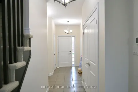8 LAKELAWN Rd, Grimsby, ON L3M 0G1