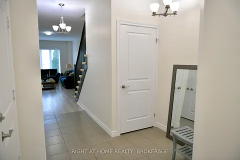 8 LAKELAWN Rd, Grimsby, ON L3M 0G1