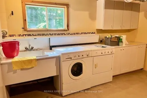 92 MOORE St, Northern Bruce Peninsula, ON N0H 1W0