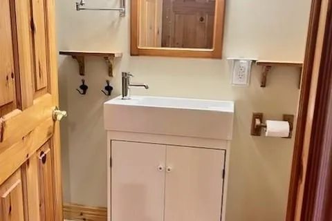 92 MOORE St, Northern Bruce Peninsula, ON N0H 1W0