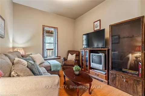 194 FRANK St, South Bruce Peninsula, ON N0H 2T0